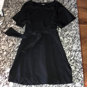 Express dress with tie